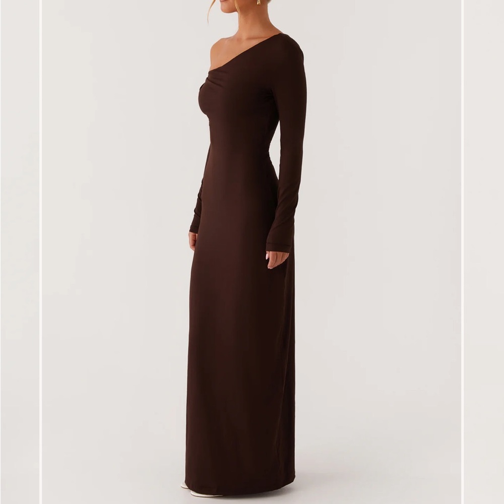 Jordana Twist Maxi Dress
Off Shoulder Maxi Dress in Brown Peppermayo